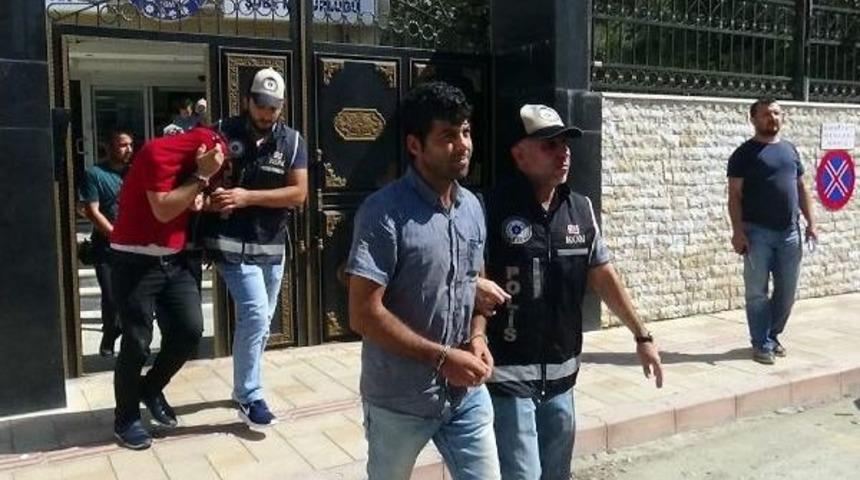 Hatay'da G&ouml;&ccedil;men Ka&ccedil;ak&ccedil;ılığı Şebekesine Operasyon: 15 G&ouml;zaltı