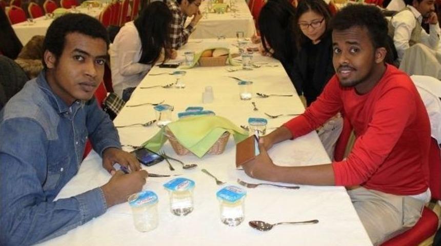 Uluslararası &Ouml;ğrenciler Akademik Okullarda