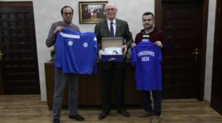 Odunpazarı’ndan Yunus Emre Görme Engelliler Gençlik Ve Spor Kulübüne Malzeme Yardımı