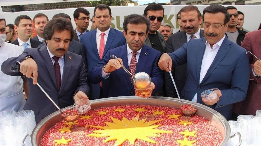 Cumhurbaşkanlığı, Diyarbakır&rsquo;da Aşure Dağıttı
