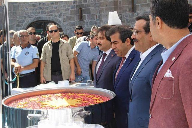 Cumhurbaşkanlığı, Diyarbakır&rsquo;da Aşure Dağıttı 1