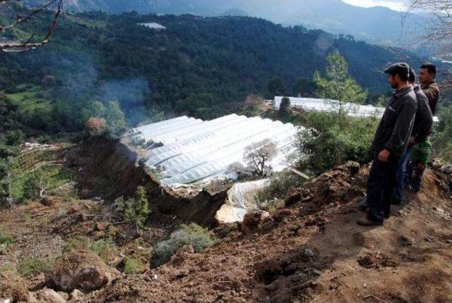 Kumluca'da 2 Ev Heyelan Nedeniyle Boşaltıldı