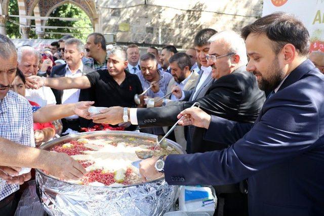 Cumhurbaşkanlığı Antalya’da Aşure Dağıttı