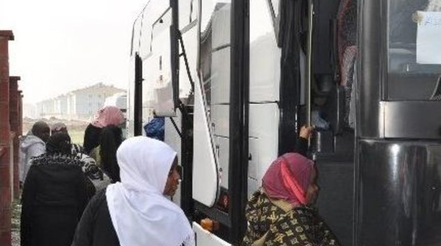 Afrikalı &Ouml;ğrenciler Hediyelerle Uğurlandı