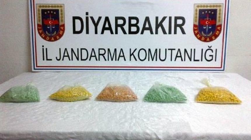 Diyarbakır'da 4 Bin 800 Ecstasy Hap Ele Ge&ccedil;irildi