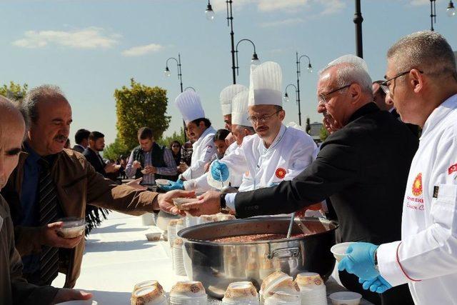 Cumhurbaşkanlığı, Beştepe Millet Camisi’nde Aşure İkram Edildi