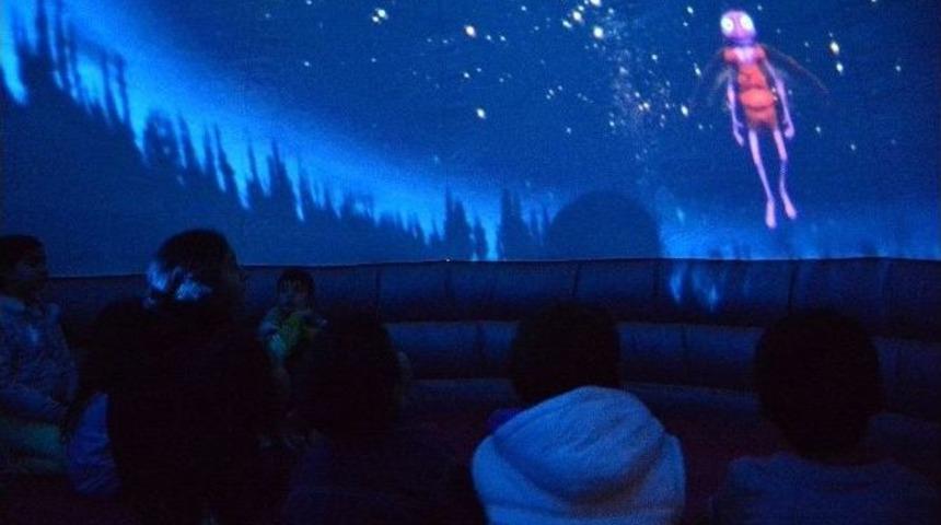 Meraklı Minikler Uzayı Keşfetti