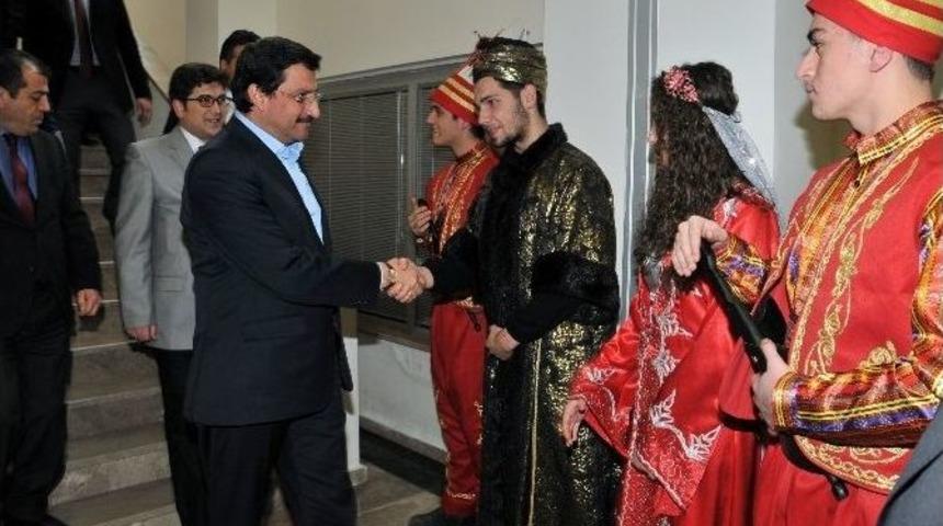 Ke&ccedil;i&ouml;renli Gen&ccedil;ler Muhteşem S&uuml;leyman&rsquo;ı Tanıdı