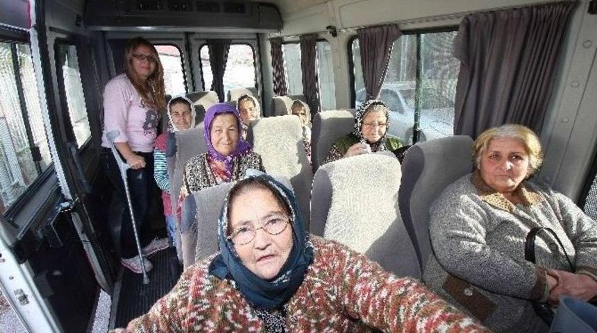 Bayraklı’da Yaşlı Vatandaşlara Ücretsiz Servis