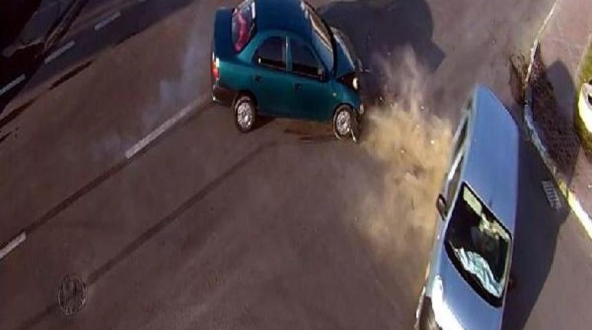 Kameralara Yansıyan Kazalarda 2 Kişi Yaralandı