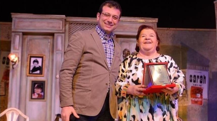 Defne Yalnız, 60&rsquo;ıncı Yılında Sanatını Konuşturdu