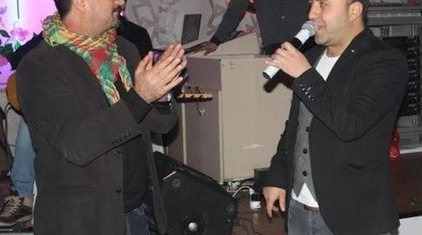 Vanlı Sanat&ccedil;ıdan Alb&uuml;m Tanıtım Gecesi