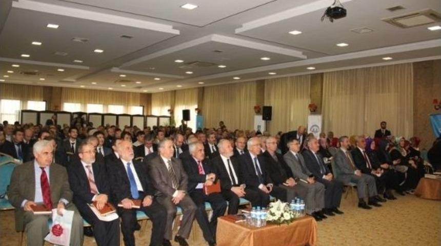 T&uuml;rkiye Diyanet Vakfı Yapılanma S&uuml;reci Sakarya&rsquo;da Ele Alındı