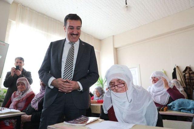 Bakan Tüfenkci Kadın Çiftçilere Sertifikalarını Verdi