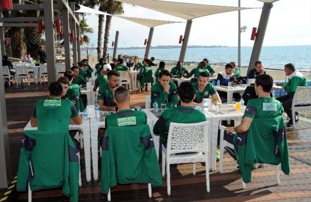 Bursaspor, Barbek&uuml; Partisinde Buluştu