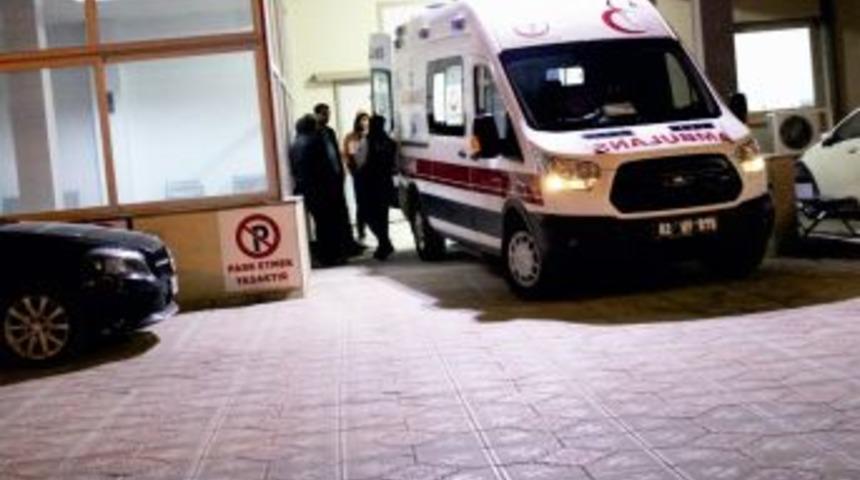 Otomobil İle Traktör Çarpıştı: 1 Ölü, 1 Yaralı