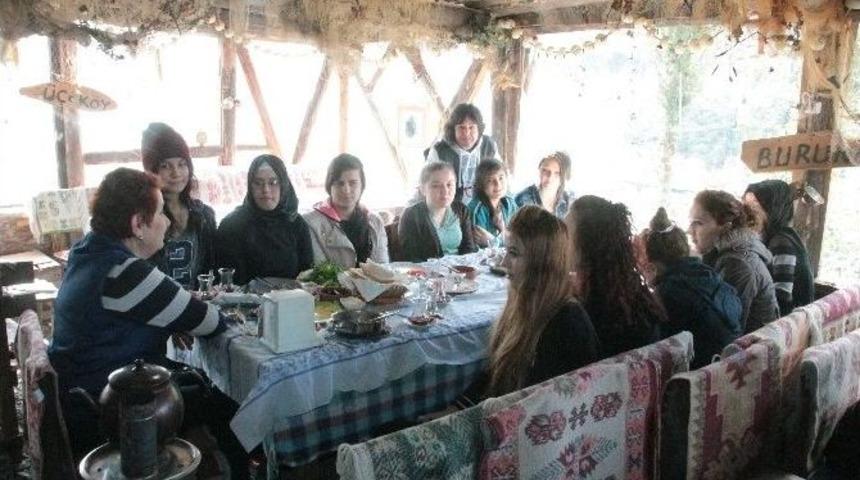 Yurt Öğrencilerine Kahvaltı Morali