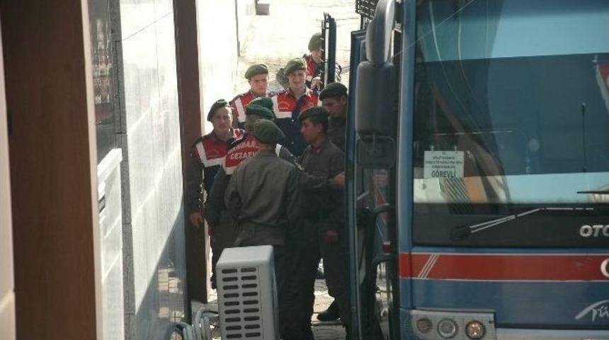 Emlak Milyarderi Anne Babasını &Ouml;ld&uuml;rmekle Su&ccedil;lanan Sanık Psikiyatriye Sevk Edildi