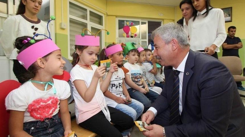 Saruhanlı&rsquo;da &Ouml;ğrencilere Kuru &Uuml;z&uuml;m Dağıtıldı