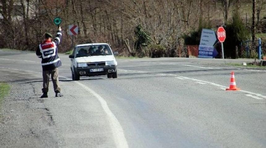 Jandarma S&uuml;r&uuml;c&uuml;lere Ceza Kağıdı Yerine Takvim Verdi
