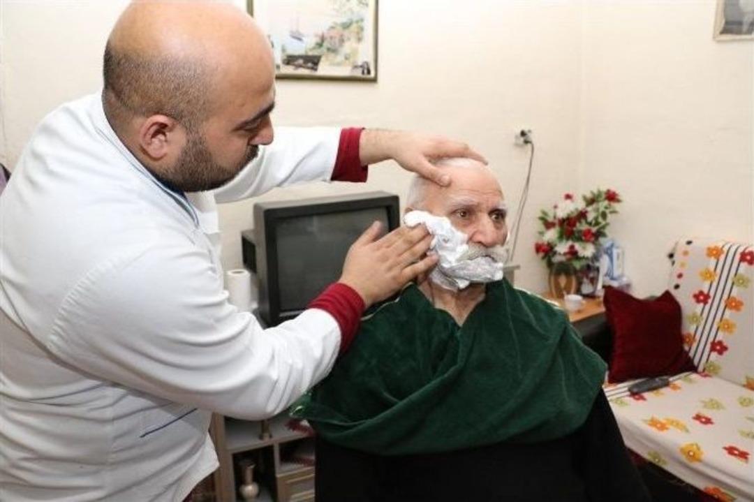 Yaşlı Hastaların Tıraşı Belediyeden
