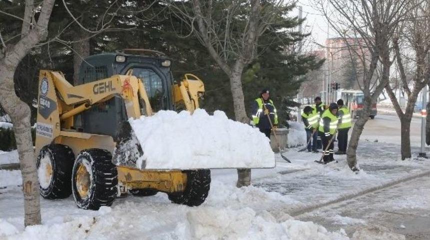 Eskişehir&rsquo;de Kar Temizleme &Ccedil;alışmaları