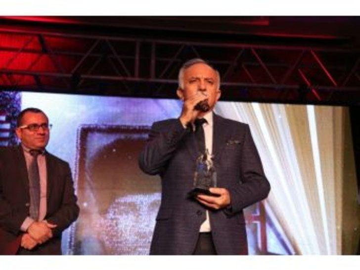 Atatürk Portresine Shining Star Awards’dan Ödül