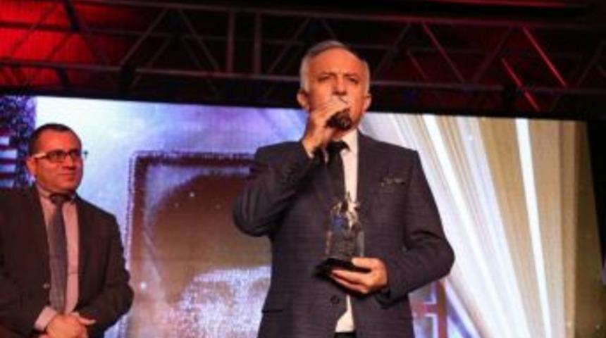 Atatürk Portresine Shining Star Awards’dan Ödül