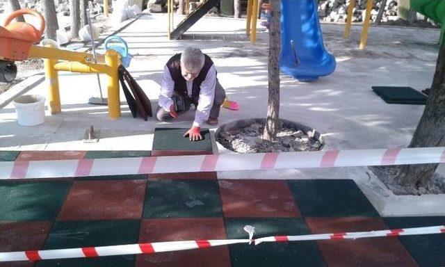 Hastane Bah&ccedil;esine &Ccedil;ocuk Parkı 1