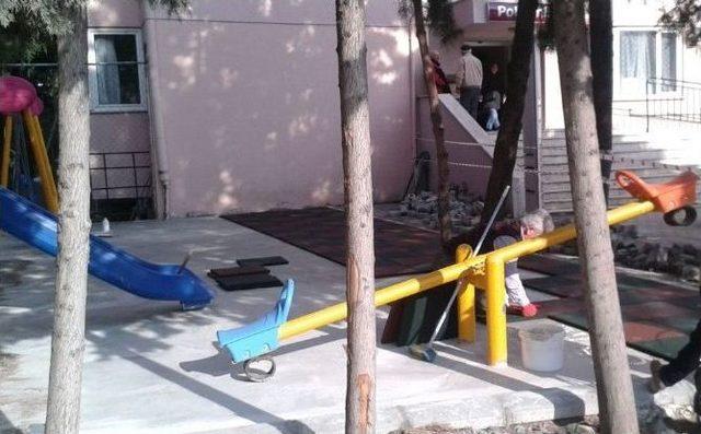Hastane Bah&ccedil;esine &Ccedil;ocuk Parkı 2