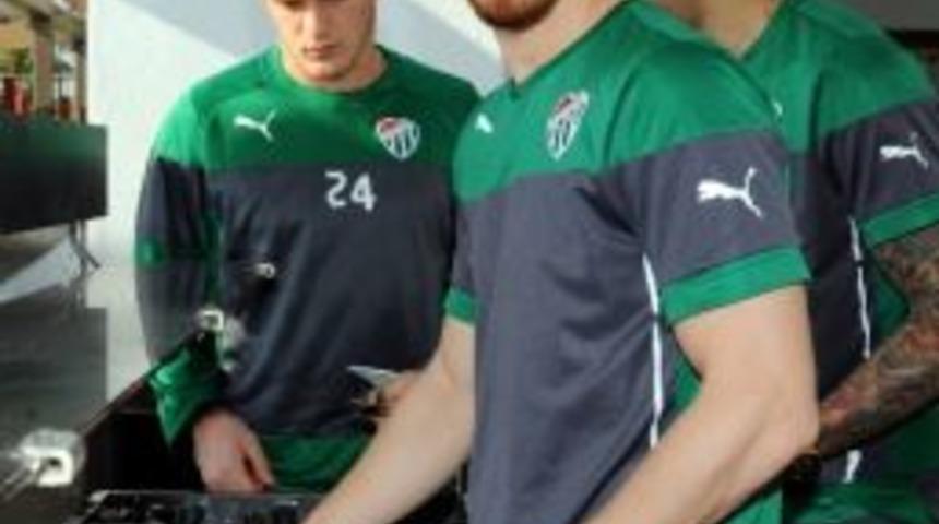 Serdar Aziz Bursaspor&rsquo;da Kaldı