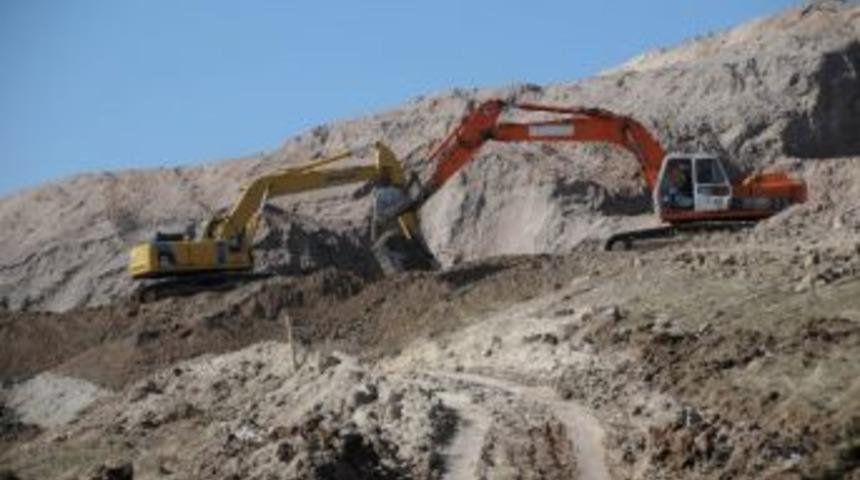 Pursaklar&rsquo;da Yol Yapım &Ccedil;alışmaları S&uuml;r&uuml;yor