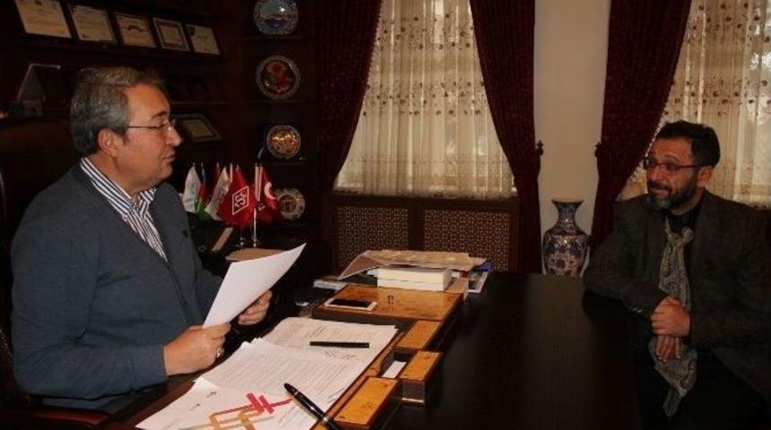 Yazar Sinan Yağmur, &lsquo;h&uuml;z&uuml;n Yanığı&rsquo; İsimli İlk Beşeri Aşk Romanını 14 Şubat&rsquo;da Tanıtacak