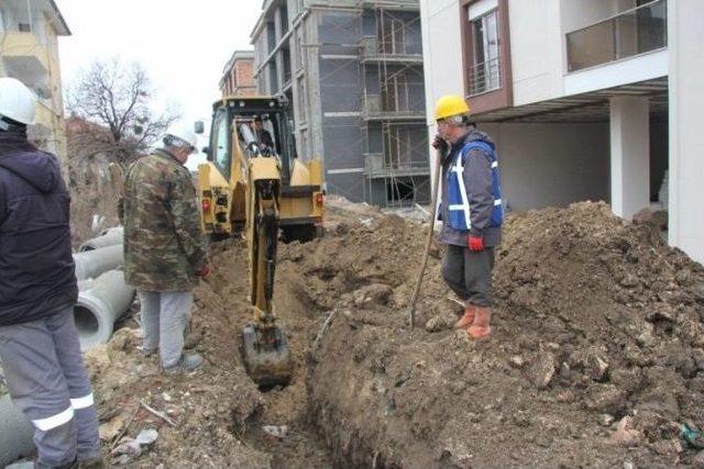 Kırklareli Belediyesi’nin Kanalizasyon Ve Yağmur Suyu Kanalı Döşeme Çalışmaları Devam Ediyor
