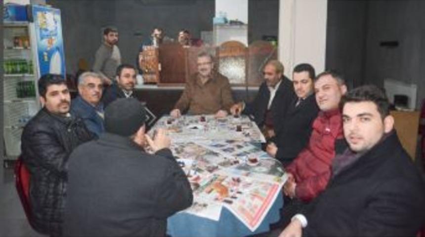 &Ouml;zkan Gen&ccedil;lerle Buluştu