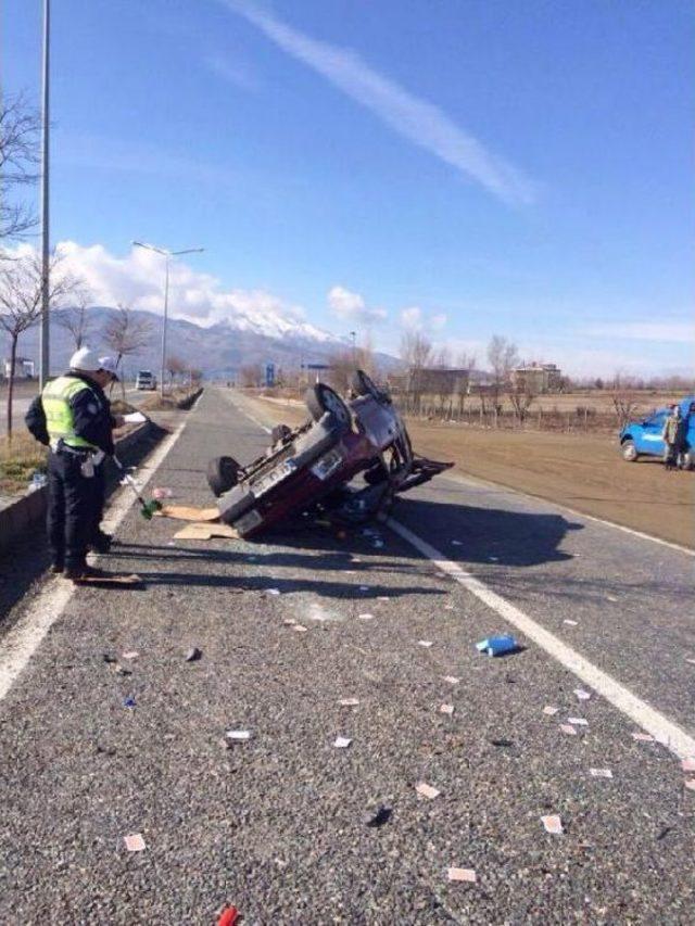 Elazığ'da Takla Atan Otomobilde 7 Kişi Yaralandı