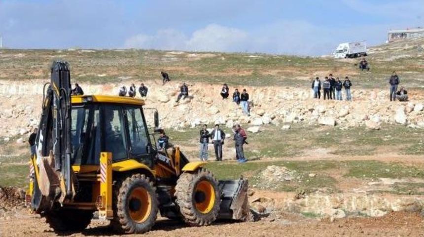 'ceset Var' Denilen Arazide Kazı &Ccedil;alışması Başlatıldı