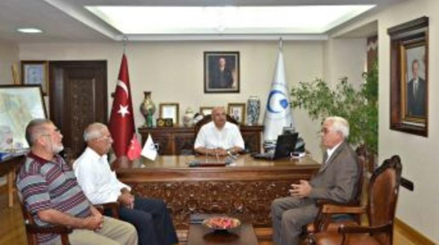 Bal &Uuml;reticilerinden &Uuml;niversiteye Teşekk&uuml;r