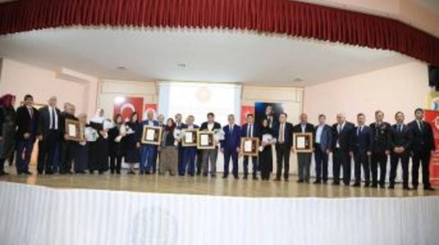 Aksaray&rsquo;da Devlet &Ouml;v&uuml;n&ccedil; Madalyası Ve Beratı Verildi