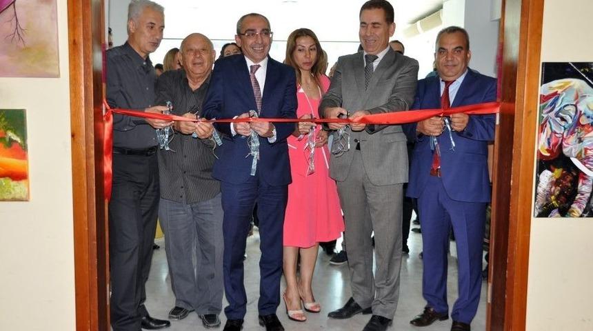 Kadın Mahkumlar Yaptığı Resimleri Sergiledi