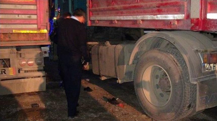 Hareket Eden Tır&rsquo;ını Durdurmak İsterken Feci Şekilde Can Verdi