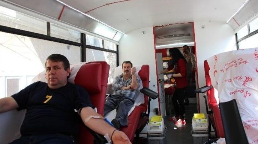 G&uuml;l&uuml;&ccedil; Belde Belediyesi Kan Bağışı Kampanyası D&uuml;zenledi