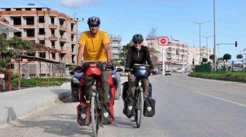 Bisiklet &Uuml;st&uuml;nde D&uuml;nya Turu