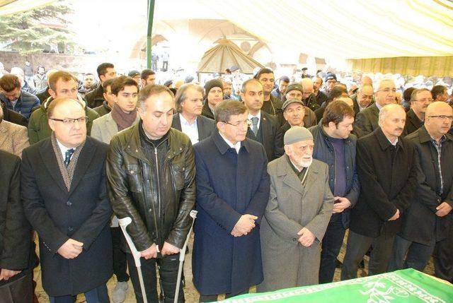 Eski Başbakan Ahmet Davutoğlu Afyonkarahisar’da Cenaze Törenine Katıldı