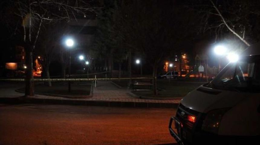 Parkta Unutulan Sırt &Ccedil;antası Bomba Paniği Yaşattı
