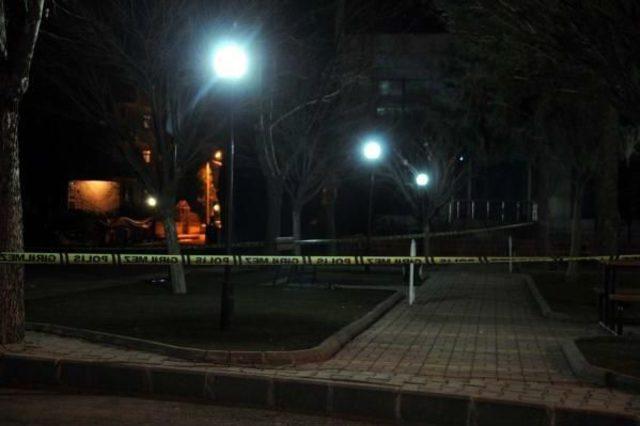 Parkta Unutulan Sırt Çantası Bomba Paniği Yaşattı