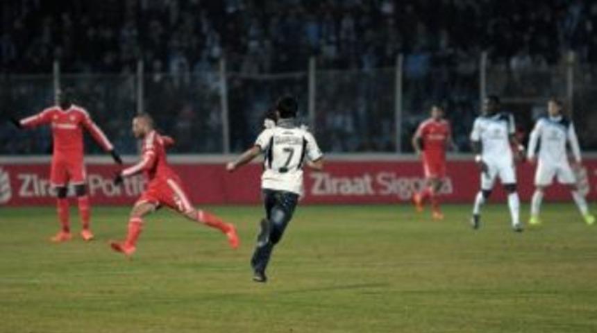 Adana Demirspor - Beşiktaş Ma&ccedil;ında İlgin&ccedil; Olay