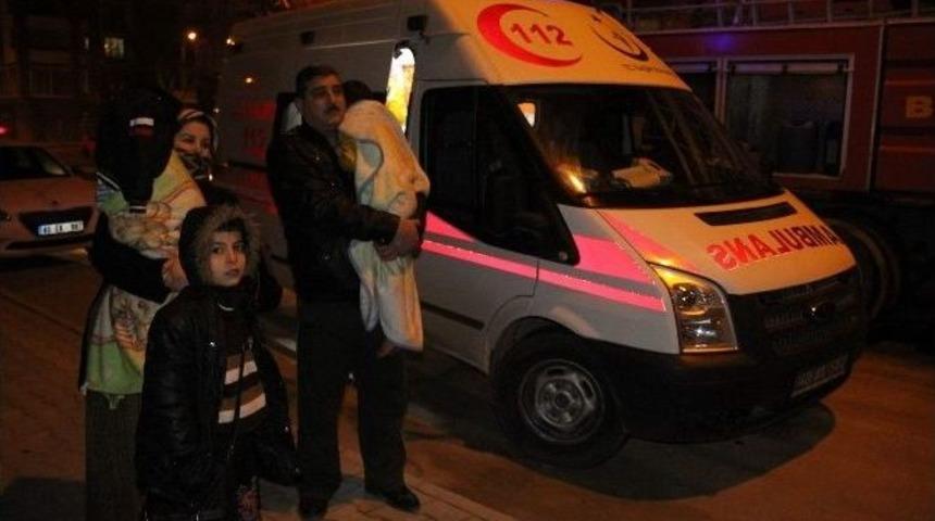 Elektirikli Isıtıcı Kırşehir&rsquo;de Iraklı M&uuml;ltecilerin Kaldığı Evde Yangın &Ccedil;ıkardı 4 Kişi Karbonmonoksit Zehirlenmesi Nedeni İle Hastahaneye Kaldırıldı