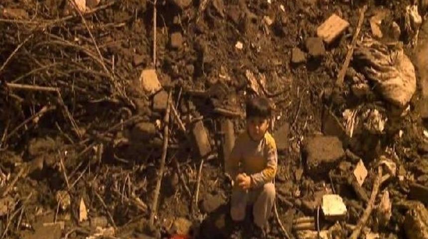 Suriyeli Aileler Geceyi Sokakta Ge&ccedil;irdi