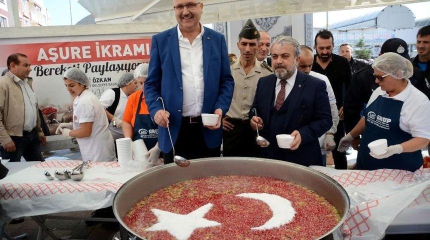 Karacabey Belediyesi&rsquo;nden 5 Bin Kişiye Aşure